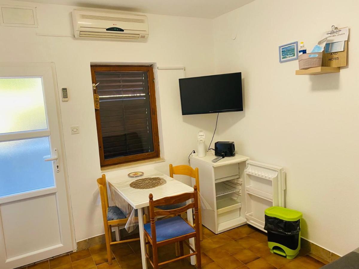 Apartmani Roxy Lovište Esterno foto