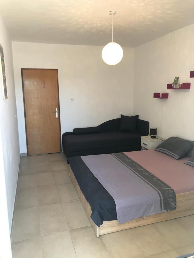 Apartmani Roxy Lovište Esterno foto